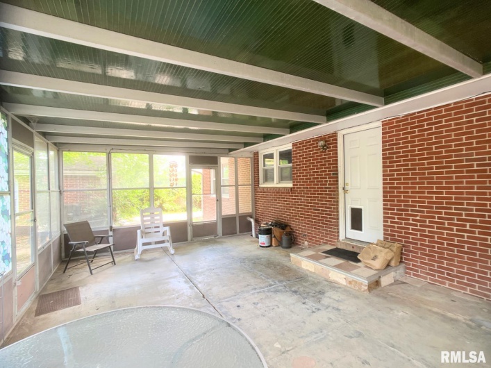 404 ORCHARD Drive, Carbondale, Illinois 62901, 4 Bedrooms Bedrooms, 0 ,2 BathroomsBathrooms,Residential,For Sale,ORCHARD,0,RMAEB459988