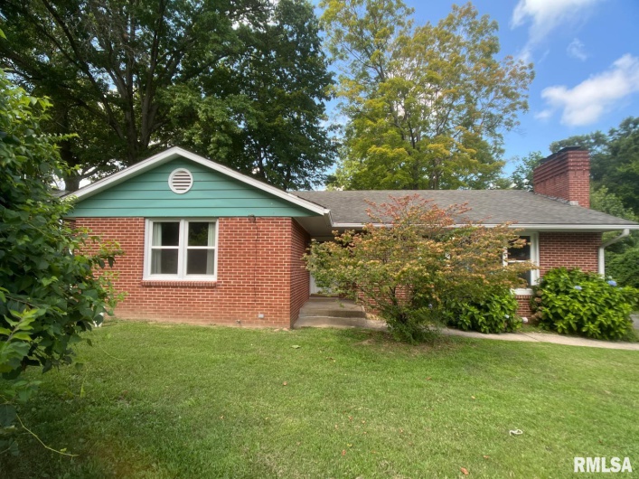 404 ORCHARD Drive, Carbondale, Illinois 62901, 4 Bedrooms Bedrooms, 0 ,2 BathroomsBathrooms,Residential,For Sale,ORCHARD,0,RMAEB459988