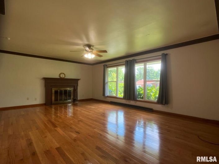 404 ORCHARD Drive, Carbondale, Illinois 62901, 4 Bedrooms Bedrooms, 0 ,2 BathroomsBathrooms,Residential,For Sale,ORCHARD,0,RMAEB459988