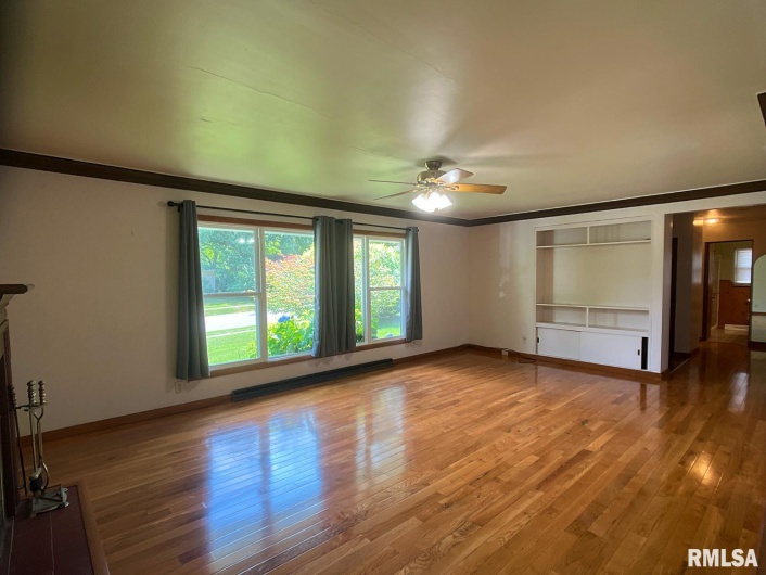 404 ORCHARD Drive, Carbondale, Illinois 62901, 4 Bedrooms Bedrooms, 0 ,2 BathroomsBathrooms,Residential,For Sale,ORCHARD,0,RMAEB459988
