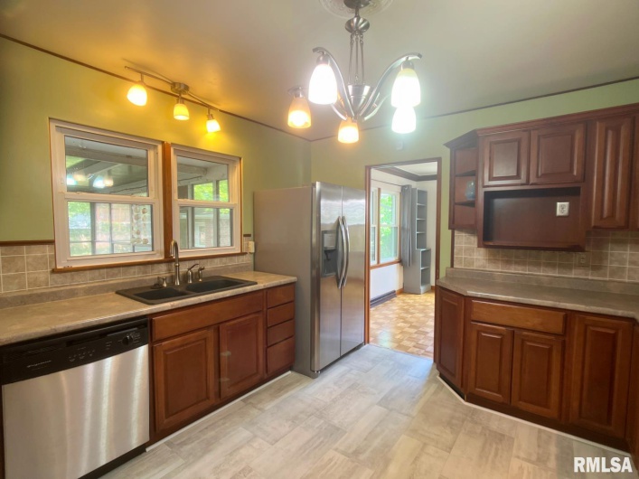 404 ORCHARD Drive, Carbondale, Illinois 62901, 4 Bedrooms Bedrooms, 0 ,2 BathroomsBathrooms,Residential,For Sale,ORCHARD,0,RMAEB459988