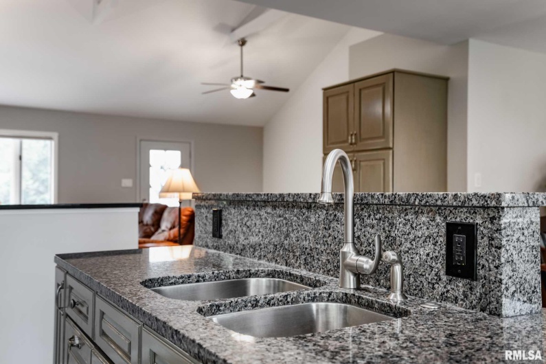 10367 Grassy Road, Marion, Illinois 62959, 3 Bedrooms Bedrooms, 0 ,2 BathroomsBathrooms,Residential,For Sale,Grassy,0,RMAQC4268025