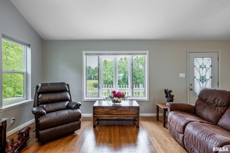 10367 Grassy Road, Marion, Illinois 62959, 3 Bedrooms Bedrooms, 0 ,2 BathroomsBathrooms,Residential,For Sale,Grassy,0,RMAQC4268025