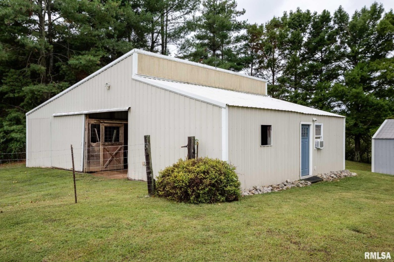 10367 Grassy Road, Marion, Illinois 62959, 3 Bedrooms Bedrooms, 0 ,2 BathroomsBathrooms,Residential,For Sale,Grassy,0,RMAQC4268025