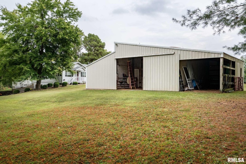 10367 Grassy Road, Marion, Illinois 62959, 3 Bedrooms Bedrooms, 0 ,2 BathroomsBathrooms,Residential,For Sale,Grassy,0,RMAQC4268025