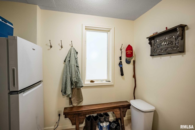 10367 Grassy Road, Marion, Illinois 62959, 3 Bedrooms Bedrooms, 0 ,2 BathroomsBathrooms,Residential,For Sale,Grassy,0,RMAQC4268025