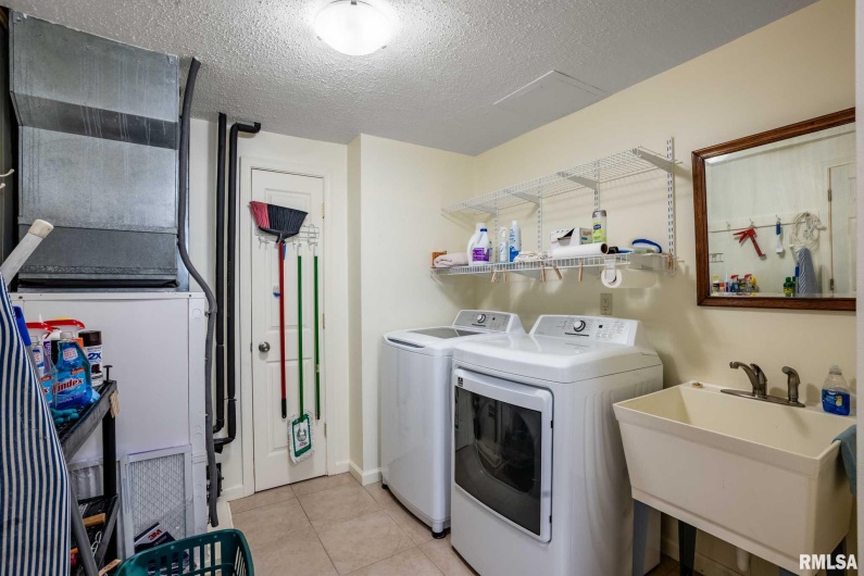 10367 Grassy Road, Marion, Illinois 62959, 3 Bedrooms Bedrooms, 0 ,2 BathroomsBathrooms,Residential,For Sale,Grassy,0,RMAQC4268025