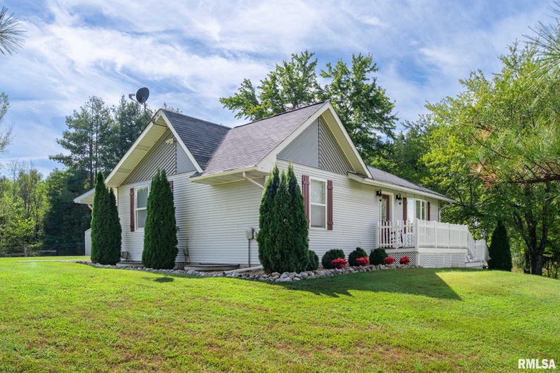 10367 Grassy Road, Marion, Illinois 62959, 3 Bedrooms Bedrooms, 0 ,2 BathroomsBathrooms,Residential,For Sale,Grassy,0,RMAQC4268025
