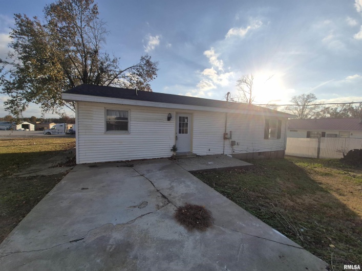 802 Dillard Street, Eldorado, Illinois 62930, 3 Bedrooms Bedrooms, 0 ,1 BathroomBathrooms,Residential,For Sale,Dillard,0,RMAEB459992