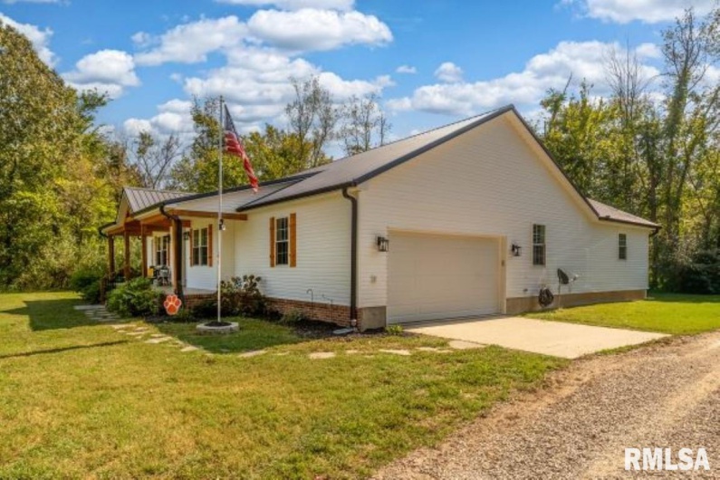 501 Mohan Street, Carterville, Illinois 62918, 3 Bedrooms Bedrooms, 0 ,2 BathroomsBathrooms,Residential,For Sale,Mohan,0,RMAEB459991