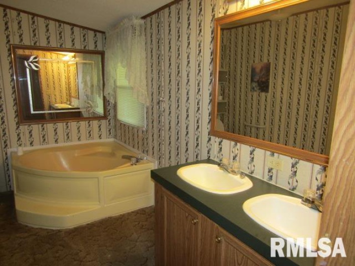 731 Bohn Street, Rosiclare, Illinois 62982, 3 Bedrooms Bedrooms, 0 ,2 BathroomsBathrooms,Residential,For Sale,Bohn,0,RMAEB459989