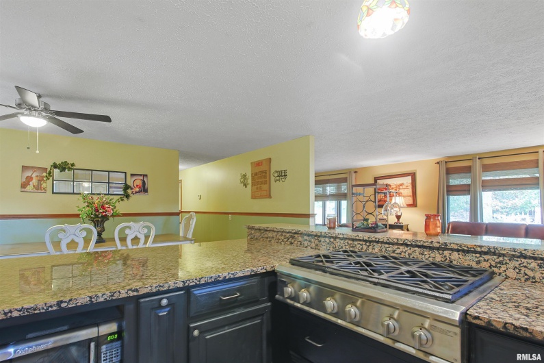 15 WHITE OAK Lane, Metropolis, Illinois 62960, 4 Bedrooms Bedrooms, 0 ,3 BathroomsBathrooms,Residential,For Sale,WHITE OAK,0,RMAEB459996