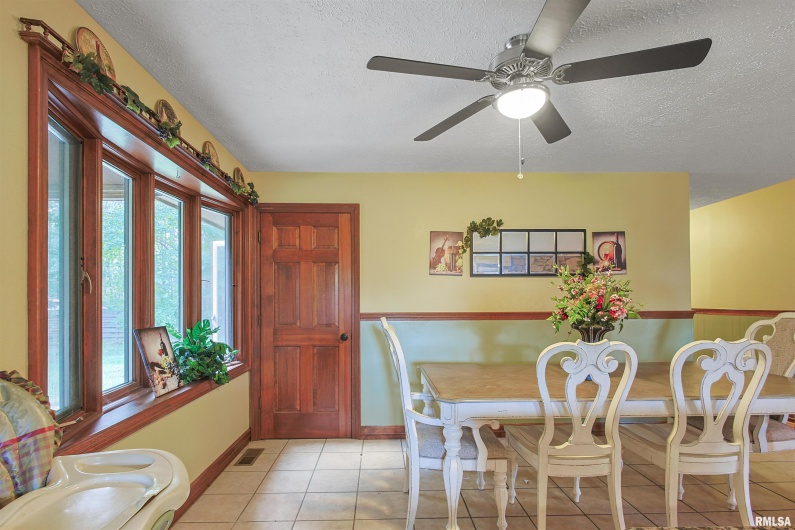 15 WHITE OAK Lane, Metropolis, Illinois 62960, 4 Bedrooms Bedrooms, 0 ,3 BathroomsBathrooms,Residential,For Sale,WHITE OAK,0,RMAEB459996