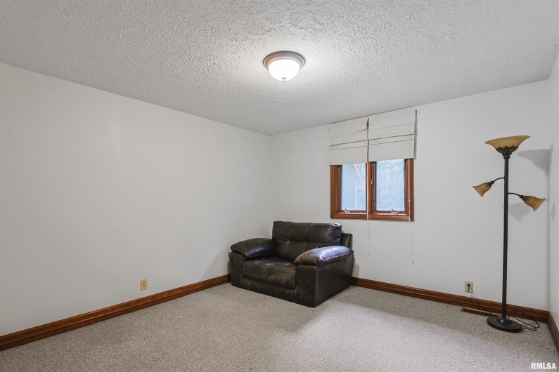 15 WHITE OAK Lane, Metropolis, Illinois 62960, 4 Bedrooms Bedrooms, 0 ,3 BathroomsBathrooms,Residential,For Sale,WHITE OAK,0,RMAEB459996