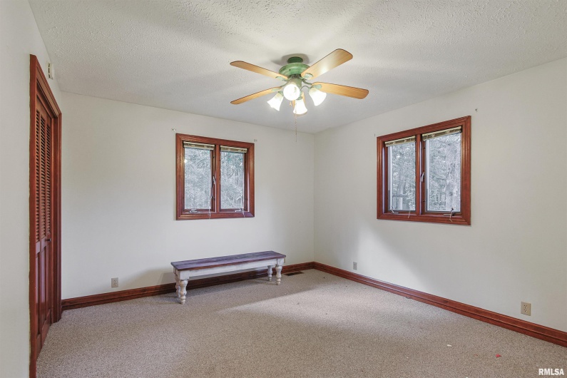 15 WHITE OAK Lane, Metropolis, Illinois 62960, 4 Bedrooms Bedrooms, 0 ,3 BathroomsBathrooms,Residential,For Sale,WHITE OAK,0,RMAEB459996