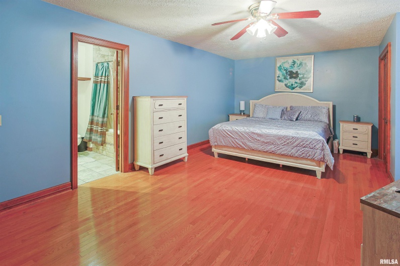 15 WHITE OAK Lane, Metropolis, Illinois 62960, 4 Bedrooms Bedrooms, 0 ,3 BathroomsBathrooms,Residential,For Sale,WHITE OAK,0,RMAEB459996