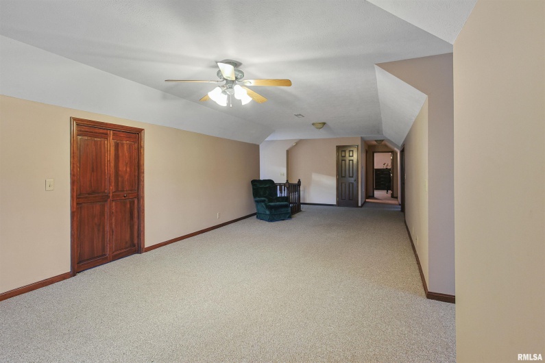 15 WHITE OAK Lane, Metropolis, Illinois 62960, 4 Bedrooms Bedrooms, 0 ,3 BathroomsBathrooms,Residential,For Sale,WHITE OAK,0,RMAEB459996