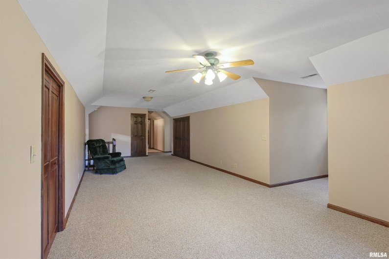 15 WHITE OAK Lane, Metropolis, Illinois 62960, 4 Bedrooms Bedrooms, 0 ,3 BathroomsBathrooms,Residential,For Sale,WHITE OAK,0,RMAEB459996