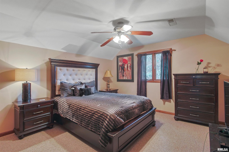 15 WHITE OAK Lane, Metropolis, Illinois 62960, 4 Bedrooms Bedrooms, 0 ,3 BathroomsBathrooms,Residential,For Sale,WHITE OAK,0,RMAEB459996