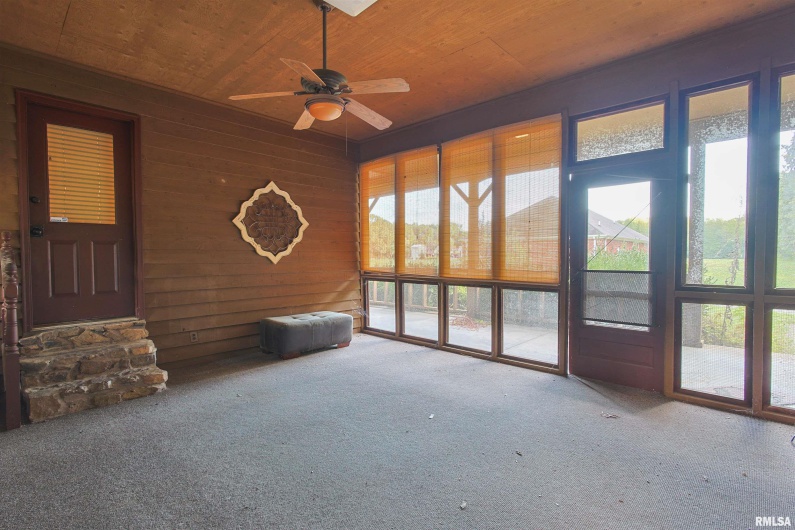 15 WHITE OAK Lane, Metropolis, Illinois 62960, 4 Bedrooms Bedrooms, 0 ,3 BathroomsBathrooms,Residential,For Sale,WHITE OAK,0,RMAEB459996