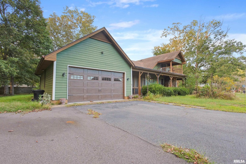 15 WHITE OAK Lane, Metropolis, Illinois 62960, 4 Bedrooms Bedrooms, 0 ,3 BathroomsBathrooms,Residential,For Sale,WHITE OAK,0,RMAEB459996