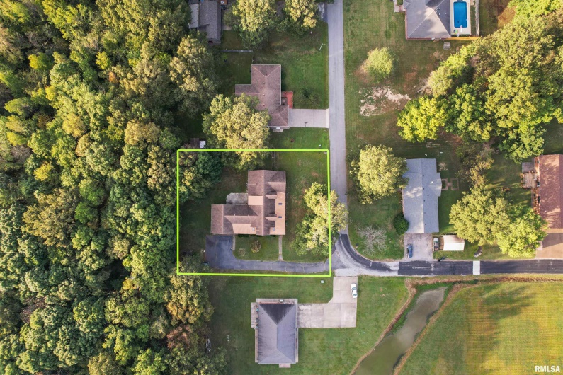 15 WHITE OAK Lane, Metropolis, Illinois 62960, 4 Bedrooms Bedrooms, 0 ,3 BathroomsBathrooms,Residential,For Sale,WHITE OAK,0,RMAEB459996