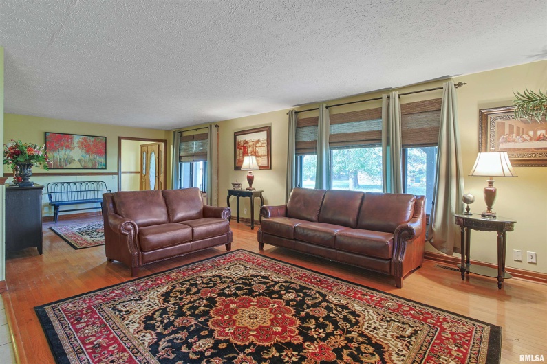 15 WHITE OAK Lane, Metropolis, Illinois 62960, 4 Bedrooms Bedrooms, 0 ,3 BathroomsBathrooms,Residential,For Sale,WHITE OAK,0,RMAEB459996