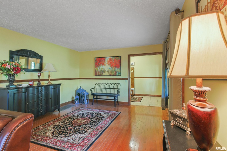 15 WHITE OAK Lane, Metropolis, Illinois 62960, 4 Bedrooms Bedrooms, 0 ,3 BathroomsBathrooms,Residential,For Sale,WHITE OAK,0,RMAEB459996