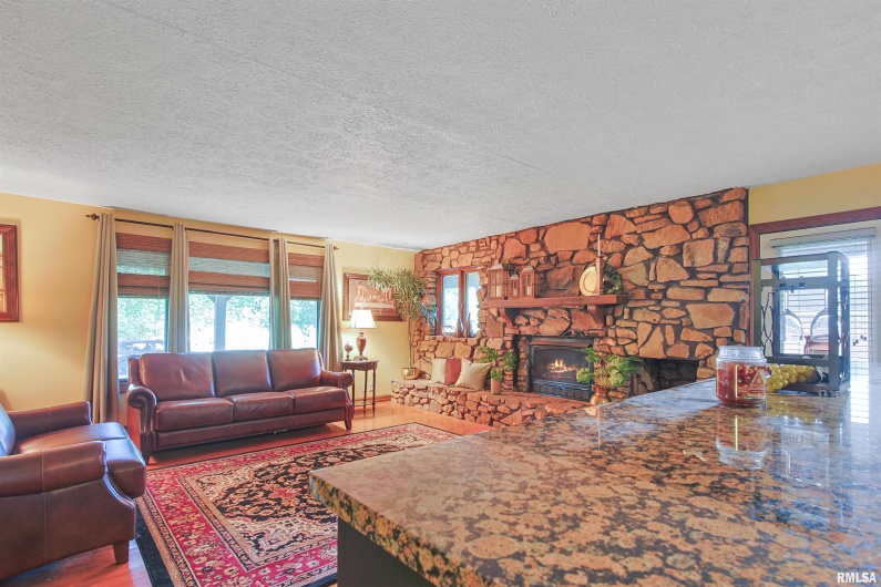 15 WHITE OAK Lane, Metropolis, Illinois 62960, 4 Bedrooms Bedrooms, 0 ,3 BathroomsBathrooms,Residential,For Sale,WHITE OAK,0,RMAEB459996