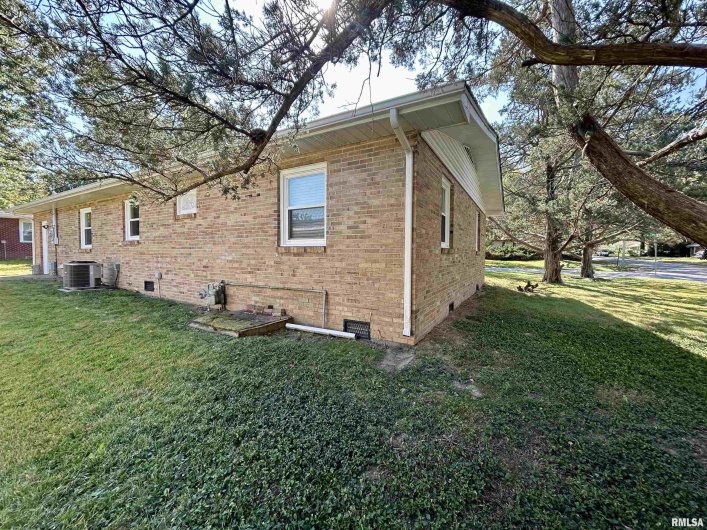 1406 TAYLOR Drive, Carbondale, Illinois 62901, 3 Bedrooms Bedrooms, 0 ,1 BathroomBathrooms,Residential,For Sale,TAYLOR,0,RMAEB460003