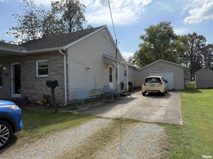 1105 CARTER Street, Marion, Illinois 62959, 3 Bedrooms Bedrooms, 0 ,2 BathroomsBathrooms,Residential,For Sale,CARTER,0,RMAEB460006