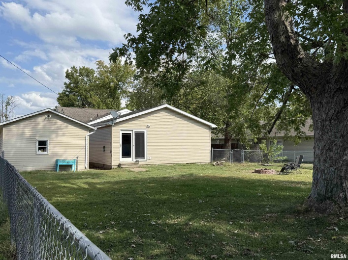 1105 CARTER Street, Marion, Illinois 62959, 3 Bedrooms Bedrooms, 0 ,2 BathroomsBathrooms,Residential,For Sale,CARTER,0,RMAEB460006
