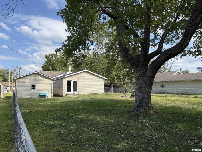 1105 CARTER Street, Marion, Illinois 62959, 3 Bedrooms Bedrooms, 0 ,2 BathroomsBathrooms,Residential,For Sale,CARTER,0,RMAEB460006
