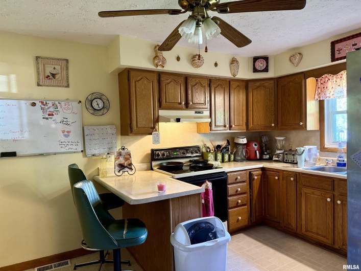 1105 CARTER Street, Marion, Illinois 62959, 3 Bedrooms Bedrooms, 0 ,2 BathroomsBathrooms,Residential,For Sale,CARTER,0,RMAEB460006