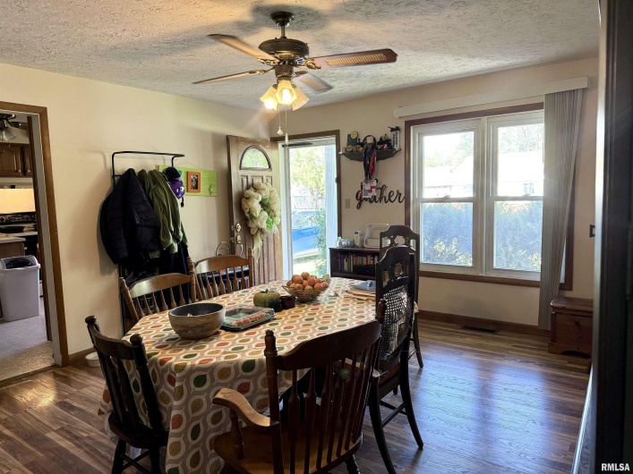1105 CARTER Street, Marion, Illinois 62959, 3 Bedrooms Bedrooms, 0 ,2 BathroomsBathrooms,Residential,For Sale,CARTER,0,RMAEB460006