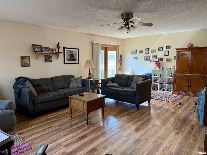 1105 CARTER Street, Marion, Illinois 62959, 3 Bedrooms Bedrooms, 0 ,2 BathroomsBathrooms,Residential,For Sale,CARTER,0,RMAEB460006