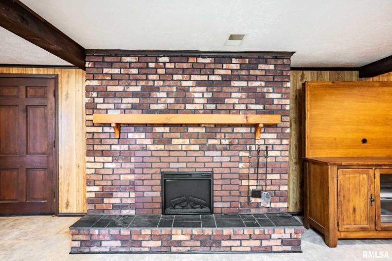 1521 MAIN Street, Carterville, Illinois 62918, 3 Bedrooms Bedrooms, 0 ,2 BathroomsBathrooms,Residential,For Sale,MAIN,0,RMAQC4268078