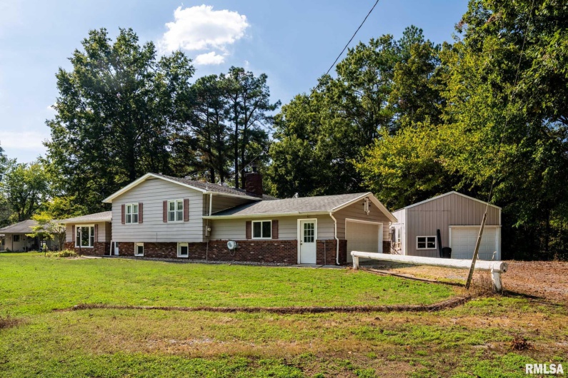 1521 MAIN Street, Carterville, Illinois 62918, 3 Bedrooms Bedrooms, 0 ,2 BathroomsBathrooms,Residential,For Sale,MAIN,0,RMAQC4268078