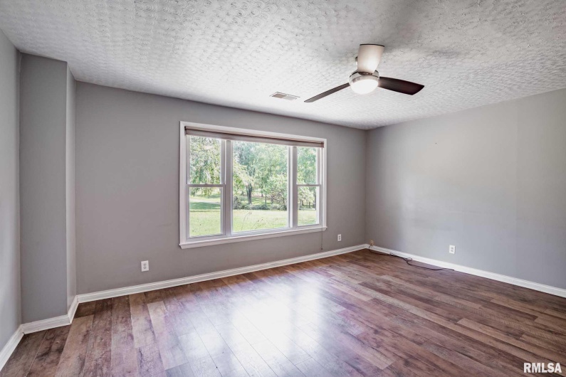 1521 MAIN Street, Carterville, Illinois 62918, 3 Bedrooms Bedrooms, 0 ,2 BathroomsBathrooms,Residential,For Sale,MAIN,0,RMAQC4268078
