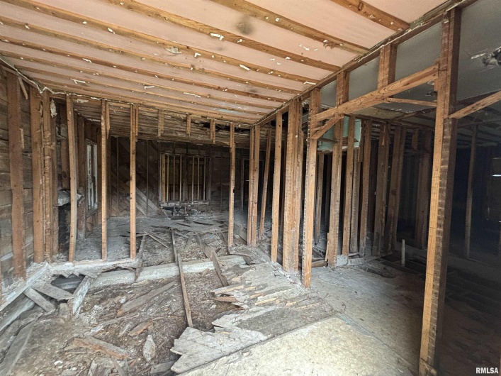 1009 SIMMONS Street, Metropolis, Illinois 62960, 2 Bedrooms Bedrooms, 0 ,1 BathroomBathrooms,Residential,For Sale,SIMMONS,0,RMAEB460008