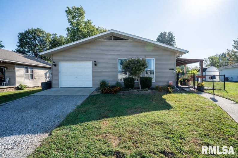 516 8TH Street, Herrin, Illinois 62948, 3 Bedrooms Bedrooms, 0 ,2 BathroomsBathrooms,Residential,For Sale,8TH,0,RMAQC4268082