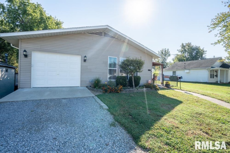 516 8TH Street, Herrin, Illinois 62948, 3 Bedrooms Bedrooms, 0 ,2 BathroomsBathrooms,Residential,For Sale,8TH,0,RMAQC4268082