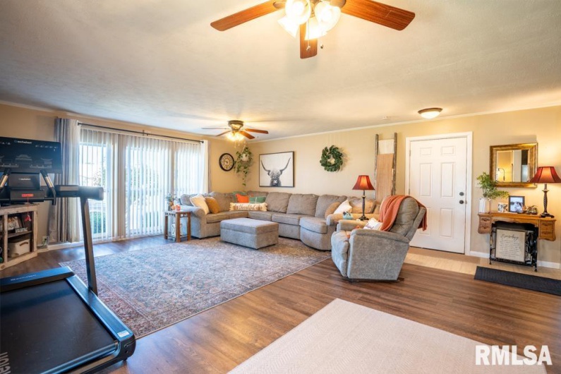 516 8TH Street, Herrin, Illinois 62948, 3 Bedrooms Bedrooms, 0 ,2 BathroomsBathrooms,Residential,For Sale,8TH,0,RMAQC4268082