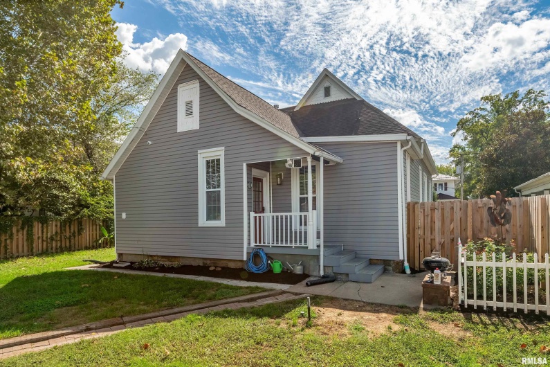 1826 SPRUCE Street, Murphysboro, Illinois 62966, 3 Bedrooms Bedrooms, 0 ,1 BathroomBathrooms,Residential,For Sale,SPRUCE,0,RMAEB460017