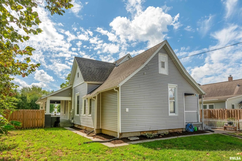 1826 SPRUCE Street, Murphysboro, Illinois 62966, 3 Bedrooms Bedrooms, 0 ,1 BathroomBathrooms,Residential,For Sale,SPRUCE,0,RMAEB460017