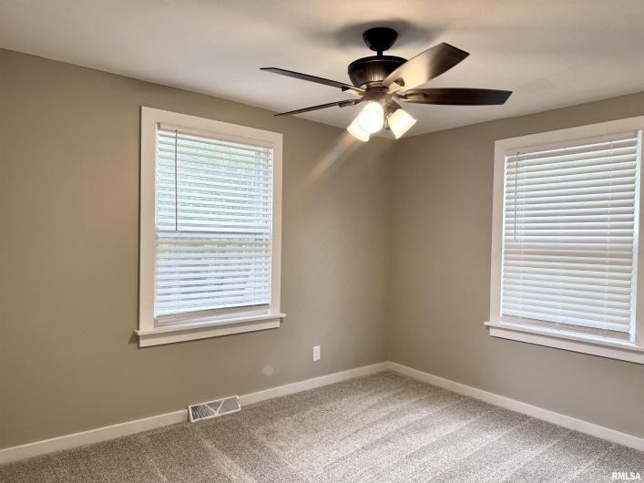 1104 CHESTNUT Street, Marion, Illinois 62959, 3 Bedrooms Bedrooms, 0 ,1 BathroomBathrooms,Residential,For Sale,CHESTNUT,0,RMAEB460019