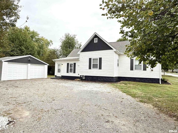 1104 CHESTNUT Street, Marion, Illinois 62959, 3 Bedrooms Bedrooms, 0 ,1 BathroomBathrooms,Residential,For Sale,CHESTNUT,0,RMAEB460019