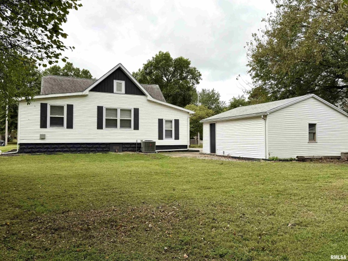 1104 CHESTNUT Street, Marion, Illinois 62959, 3 Bedrooms Bedrooms, 0 ,1 BathroomBathrooms,Residential,For Sale,CHESTNUT,0,RMAEB460019