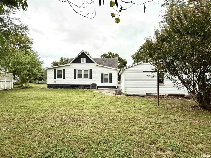 1104 CHESTNUT Street, Marion, Illinois 62959, 3 Bedrooms Bedrooms, 0 ,1 BathroomBathrooms,Residential,For Sale,CHESTNUT,0,RMAEB460019