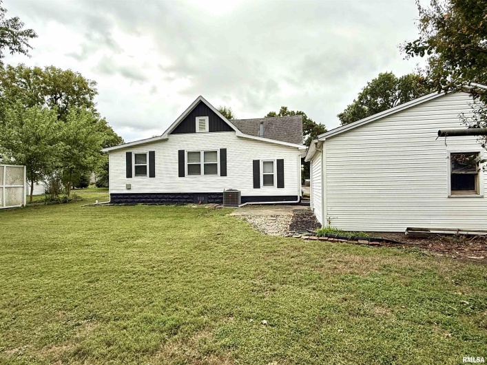 1104 CHESTNUT Street, Marion, Illinois 62959, 3 Bedrooms Bedrooms, 0 ,1 BathroomBathrooms,Residential,For Sale,CHESTNUT,0,RMAEB460019